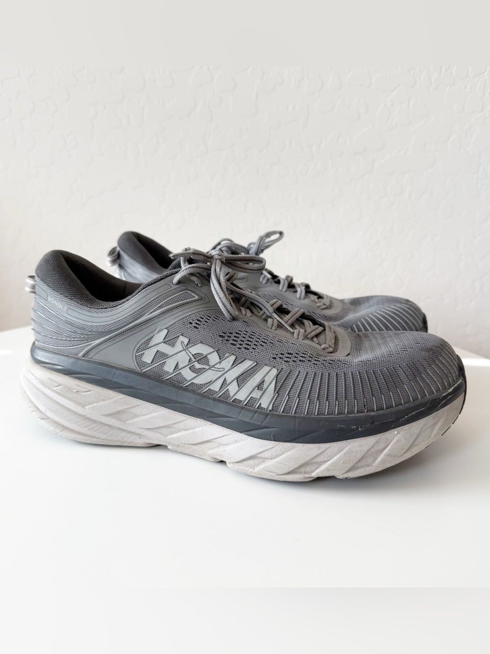 HOKA Men’s Bondi 7 Wide in the Wild Dove / Dark Shadow